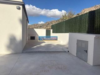 Chalet en venta en Novelda