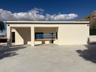 Chalet en venta en Novelda