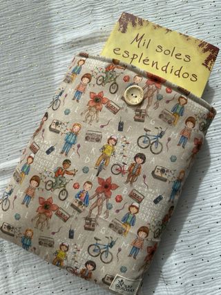 Funda libro Stranger Things