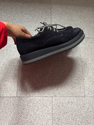 Zapatos negros de ante con cordones