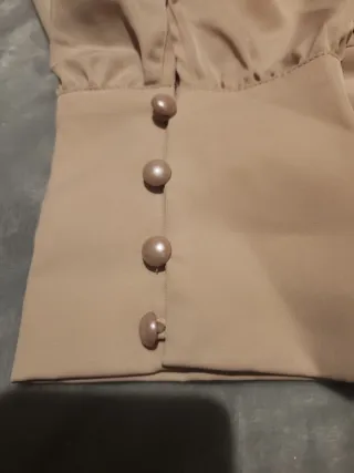 Vestido beige poliéster