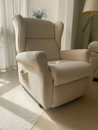 Sillón orejero beige tela