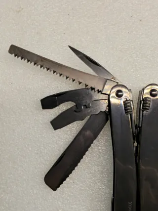 Victorinox SwissTool Nero con Fodero