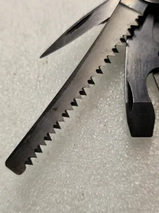 Victorinox SwissTool Nero con Fodero