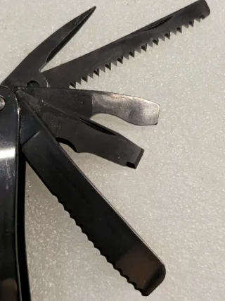 Victorinox SwissTool Nero con Fodero