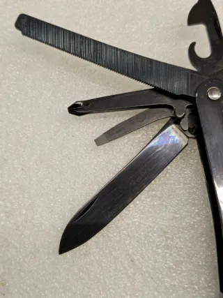 Victorinox SwissTool Nero con Fodero