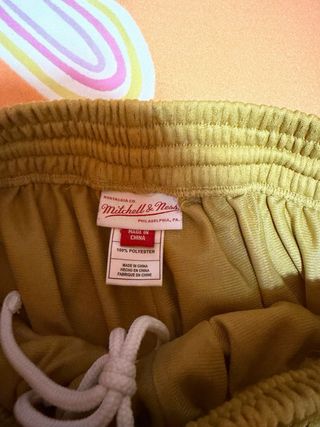 Pantalón corto Mitchell & Ness dorado