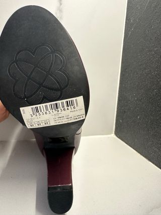 Botines de tacón morados con hebilla