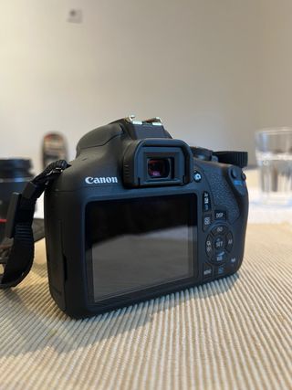 Canon EOS 2000D - COMO NUEVA