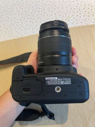 Canon EOS 2000D - COMO NUEVA