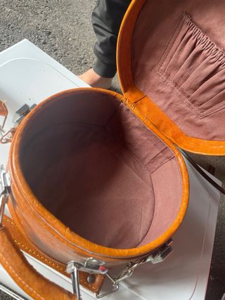 Bolso redondo de cuero