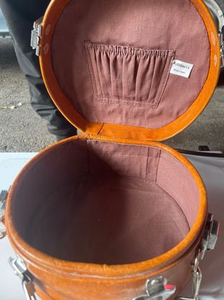 Bolso redondo de cuero
