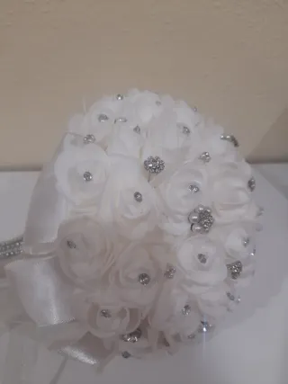 Ramo de novia blanco con pedrería