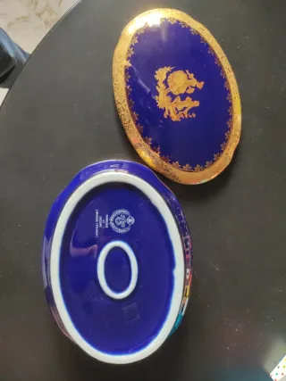 Porcellana Limoges fondo blu decorazioni oro