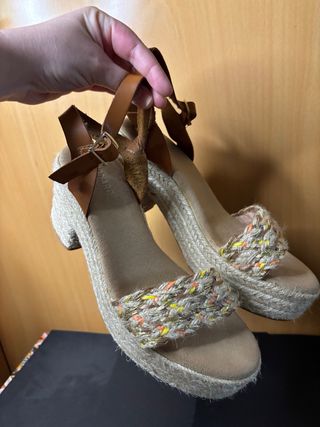 Sandalias esparto cuña marrón multicolor