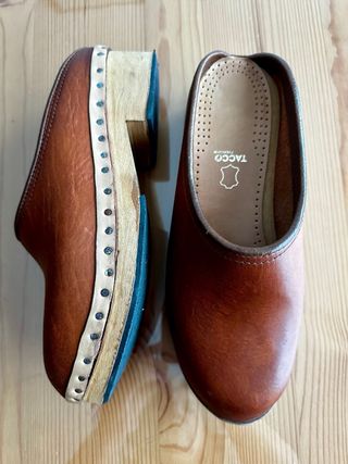 Tacco. Zuecos. Zocos de piel. 38