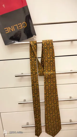 Corbata Celine Seda Natural Oro Verde Oliva