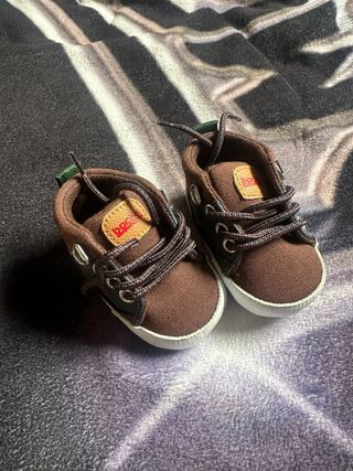 Zapatillas de bebé marrones