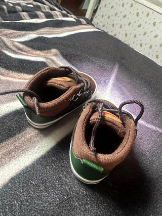 Zapatillas de bebé marrones