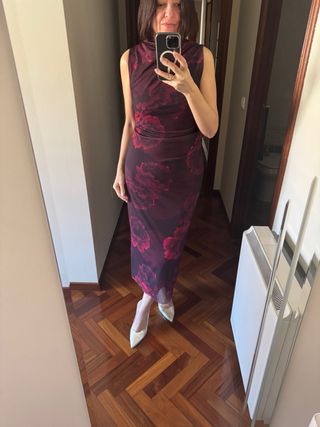 Vestido floral morado y rojo