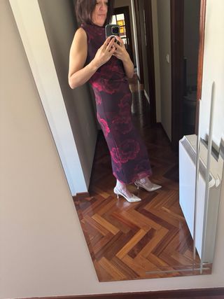 Vestido floral morado y rojo