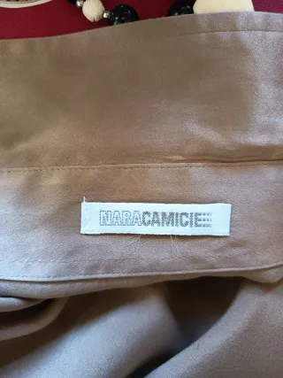 Camisa de seda Nara Camicie Beige Camel.