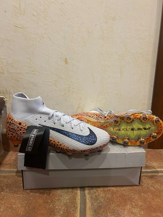 Botas de fútbol Nike Negras y Blancas