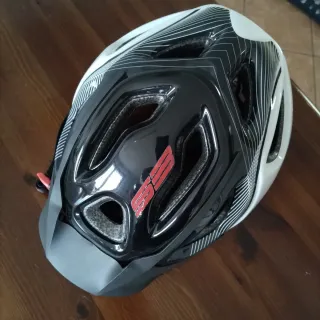 Caschetto bici nero e bianco