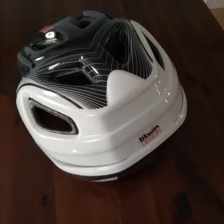 Caschetto bici nero e bianco