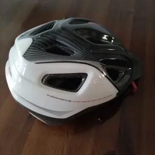 Caschetto bici nero e bianco