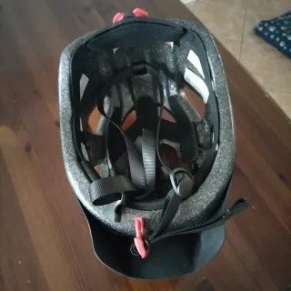 Caschetto bici nero e bianco