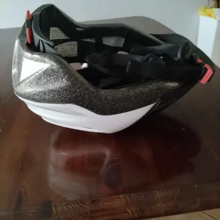 Caschetto bici nero e bianco