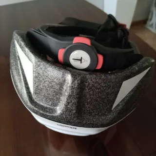 Caschetto bici nero e bianco