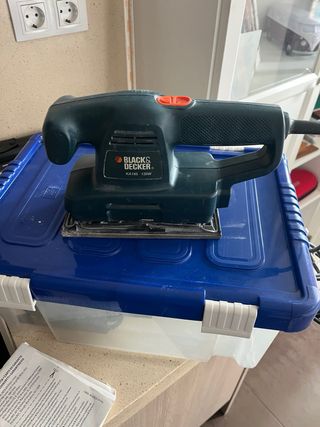 Lijadora de banda Black & Decker