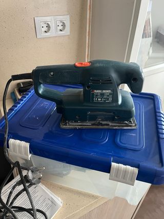 Lijadora de banda Black & Decker
