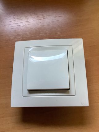 Conmutador Doble y Interruptor Simple