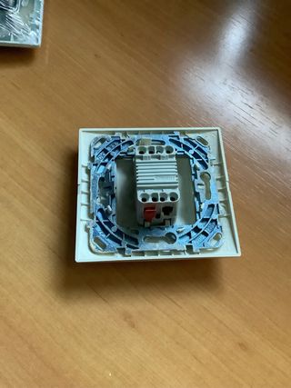 Conmutador Doble y Interruptor Simple