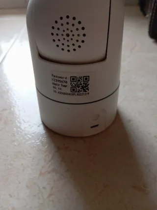 Cámara de vigilancia blanca