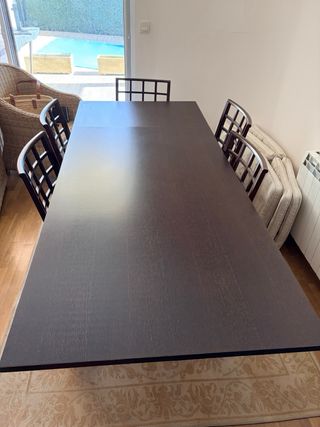 Aparador, mesa extensible y 6 sillas. De La Oca