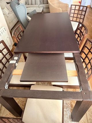 Aparador, mesa extensible y 6 sillas. De La Oca