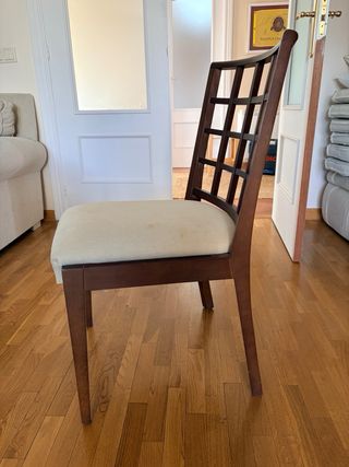 Aparador, mesa extensible y 6 sillas. De La Oca