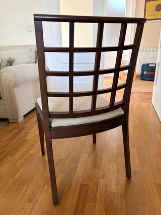 Aparador, mesa extensible y 6 sillas. De La Oca