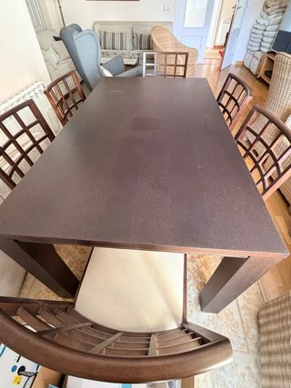 Aparador, mesa extensible y 6 sillas. De La Oca