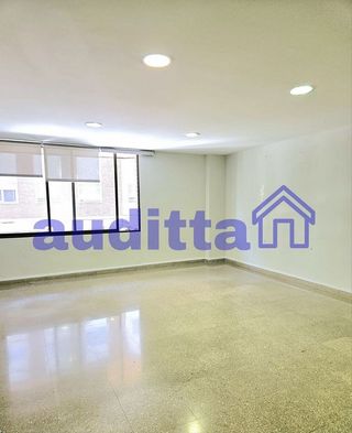 Oficina en alquiler en Los Remedios en Sevilla