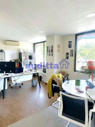 Oficina en alquiler en Los Remedios en Sevilla