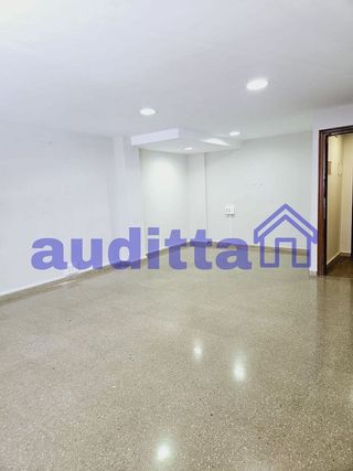 Oficina en alquiler en Los Remedios en Sevilla