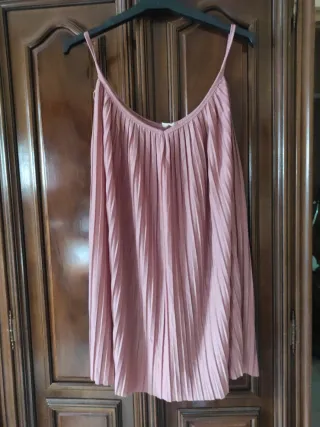 Vestido rosa pastel plisado