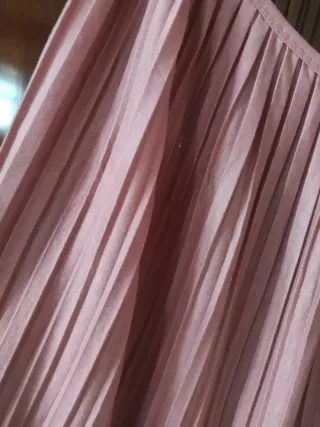 Vestido rosa pastel plisado