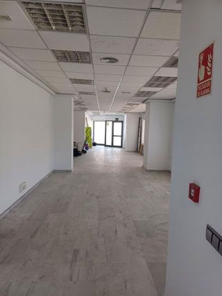 Oficina en alquiler en El Pla del Remei en Valencia