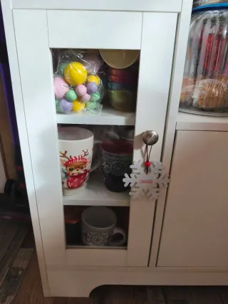 Aparador de cocina blanco y cristal